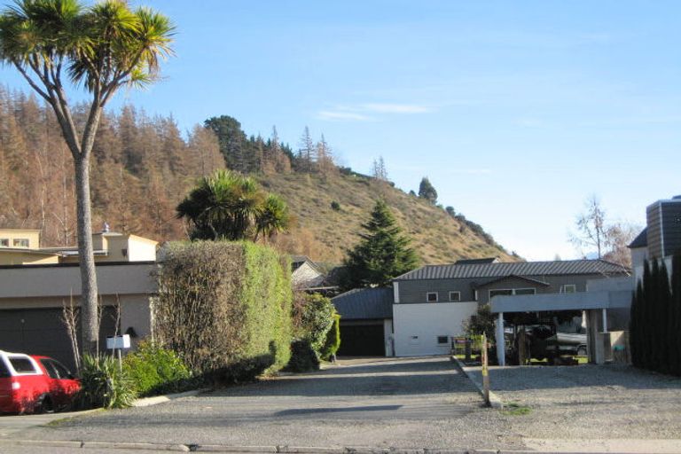 Photo of property in 15 Morrows Mead, Wanaka, 9305