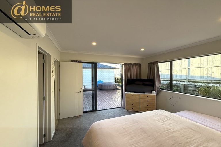 Photo of property in 12 Mamuku Drive, Massey, Auckland, 0614