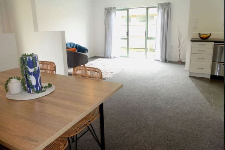 Photo of property in 44 Kayes Road, Pukekohe, 2120