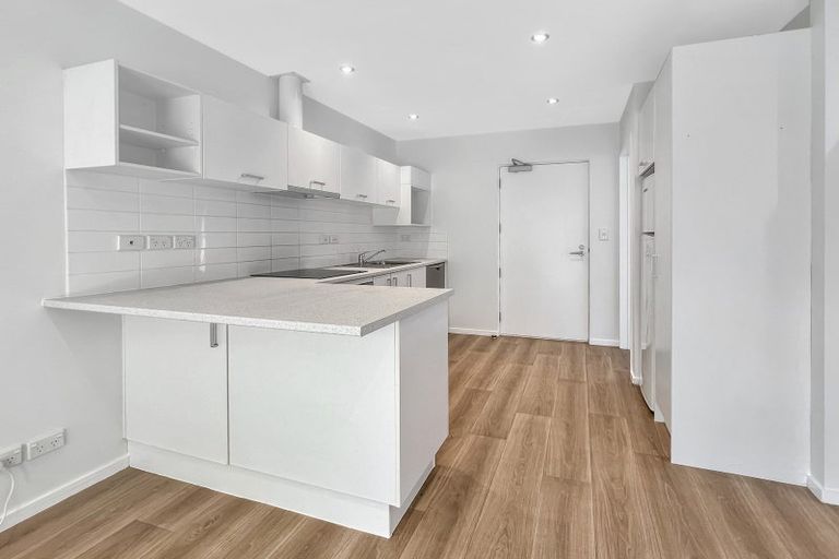 Photo of property in 3a/71 Spencer Road, Oteha, Auckland, 0632