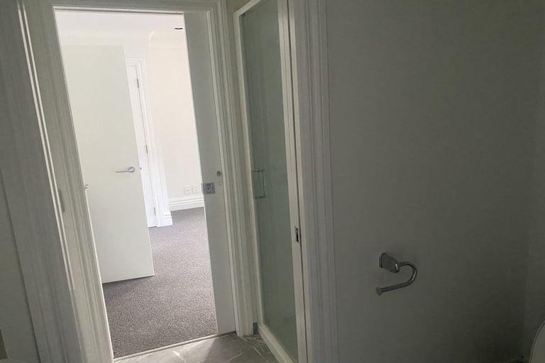 Photo of property in 28 Eccleston Hill, Thorndon, Wellington, 6011