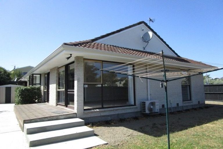 Photo of property in 1/10 Wadeley Road, Ilam, Christchurch, 8041