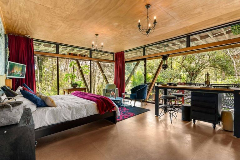 Photo of property in 77 Huia Road, Titirangi, Auckland, 0604