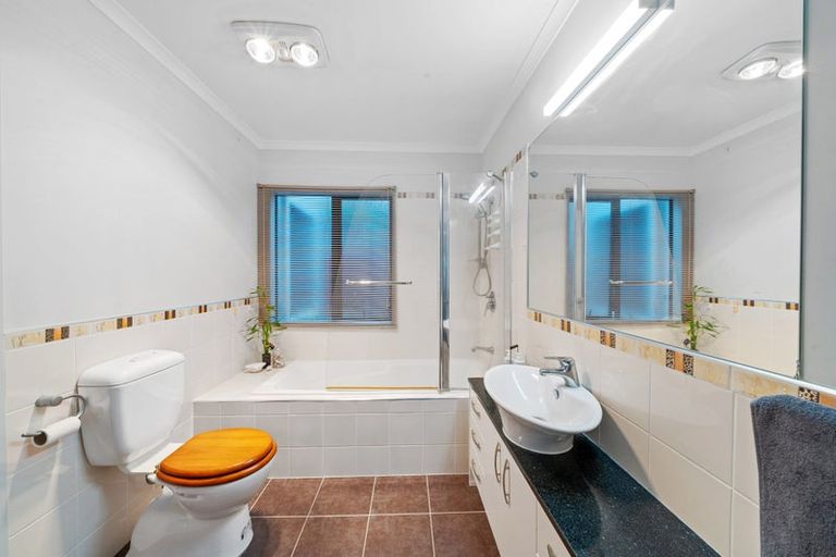 Photo of property in 3 Bezar Place, Flat Bush, Auckland, 2016