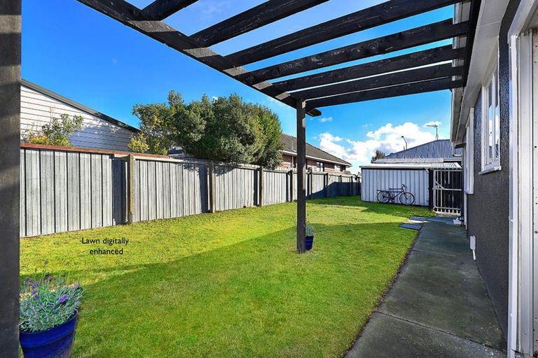 Photo of property in 154 Wainoni Road, Avondale, Christchurch, 8061