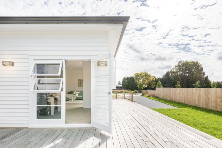 Photo of property in 21 Grove Way, Riverhead, 0820