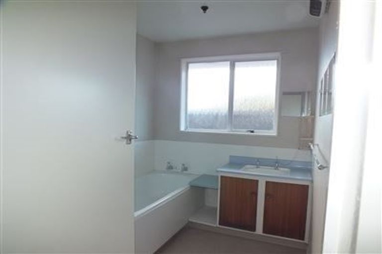 Photo of property in 2/127 Mackenzie Avenue, Woolston, Christchurch, 8023