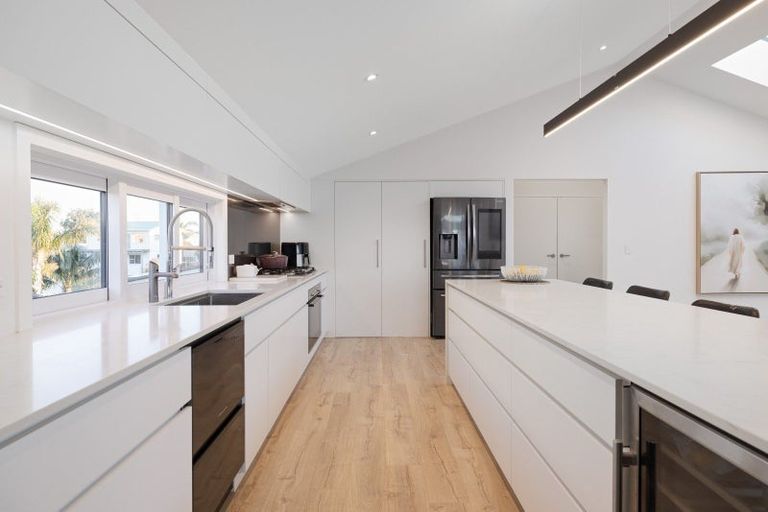 Photo of property in 112 Karewa Parade, Papamoa Beach, Papamoa, 3118