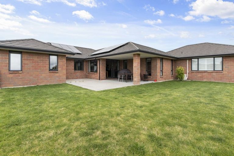 Photo of property in 37 Mike Smith Drive, Cambridge, 3434