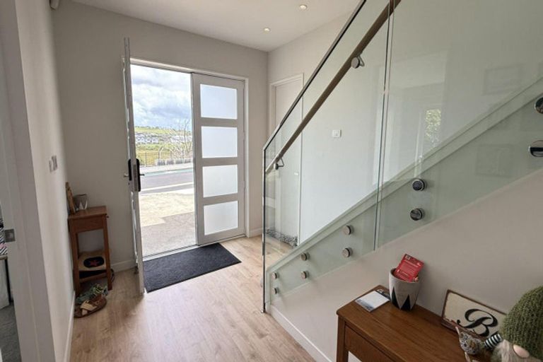 Photo of property in 144 Arran Point Parade, Orewa, 0931