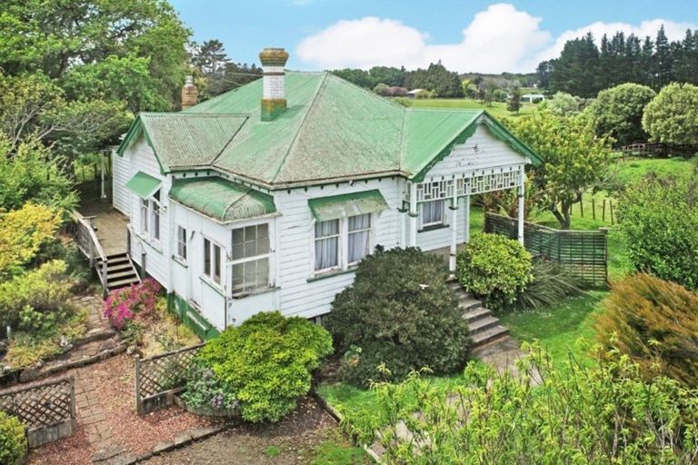 Photo of property in 12 Hull Road, Waiuku, 2123
