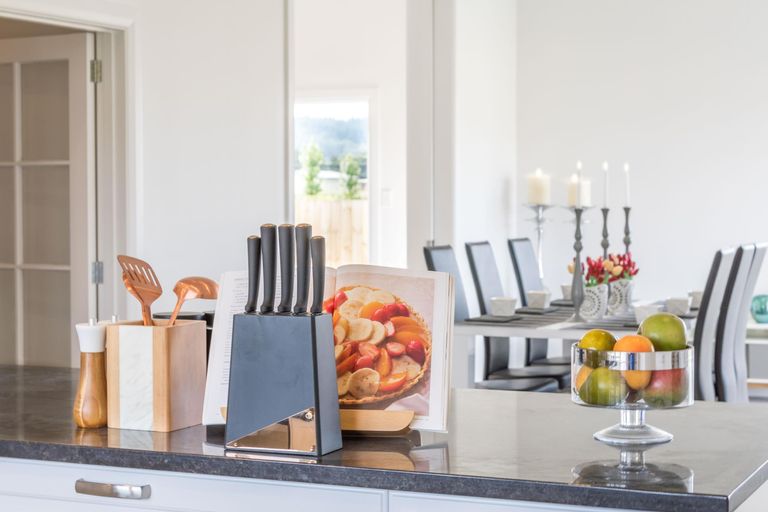 Photo of property in 21 Grove Way, Riverhead, 0820