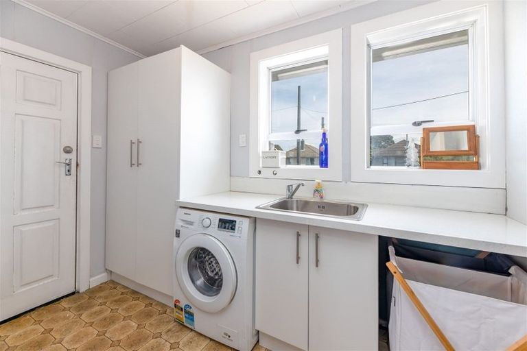 Photo of property in 6 Avro Crescent, Hornby, Christchurch, 8042