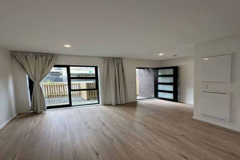 Photo of property in 54 Rauemi Way, Te Atatu South, Auckland, 0610