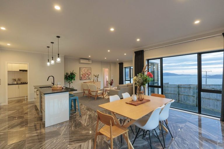 Photo of property in 46 Domett Street, Newlands, Wellington, 6037