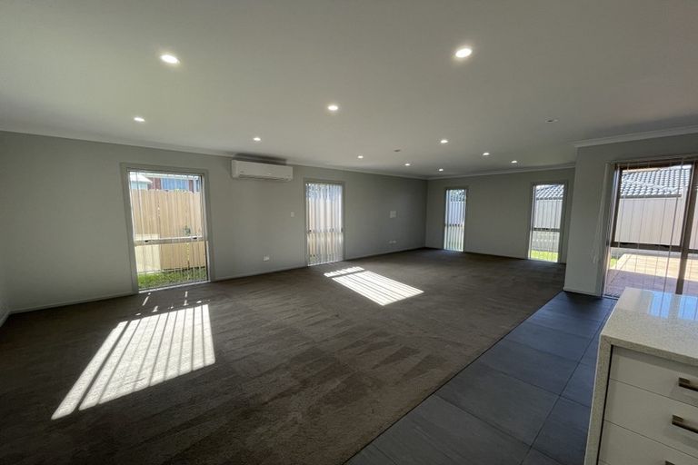 Photo of property in 37 Riverglade Parkway, Te Atatu South, Auckland, 0610