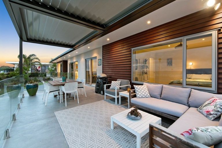 Photo of property in 37 Rosario Crescent, Red Beach, 0932