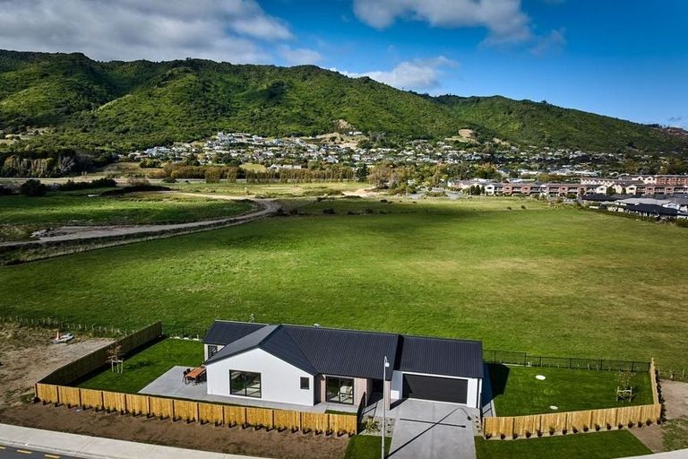 Photo of property in 100 Waipunahau Road, Waikanae, 5036