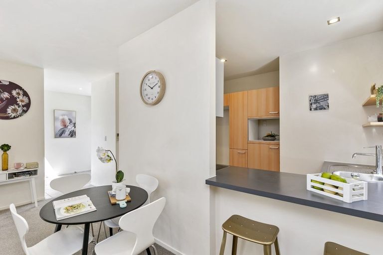 Photo of property in 4 Tiketike Way, Brooklyn, Wellington, 6021