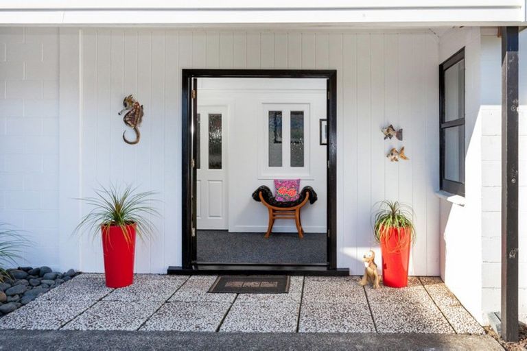 Photo of property in 100 Ocean Road, Whangamata, 3620