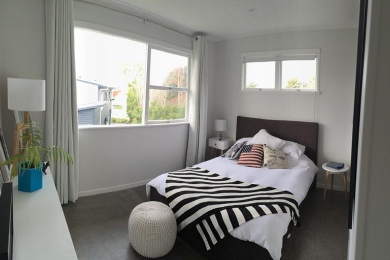 Photo of property in 4/133 Shakespeare Road, Milford, Auckland, 0620