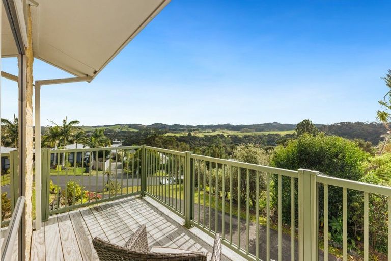 Photo of property in 9 Falls View Road, Haruru, 0204