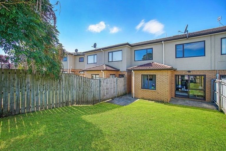 Photo of property in 65 Naylors Drive, Mangere, Auckland, 2022