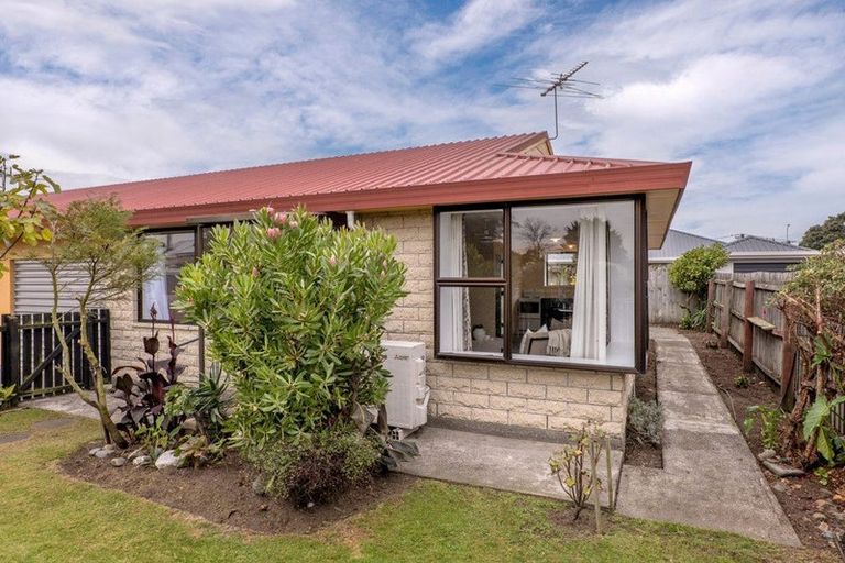 Photo of property in 2/4 Convoy Street, New Brighton, Christchurch, 8083