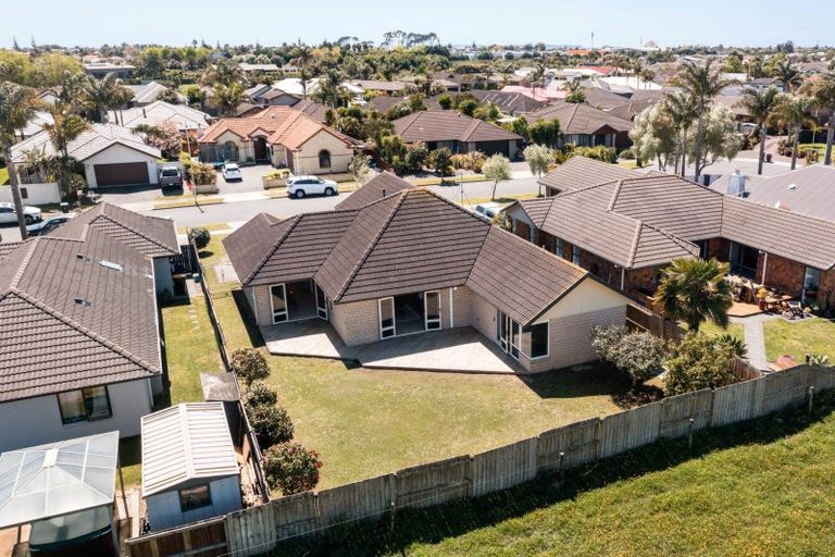 Photo of property in 48 Oreti Crescent, Papamoa Beach, Papamoa, 3118