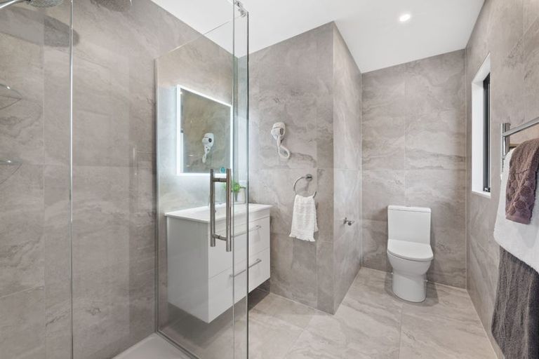 Photo of property in 26 Gunner Drive, Te Atatu Peninsula, Auckland, 0610