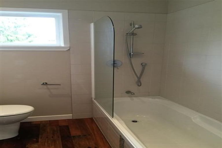 Photo of property in 42 Highland Avenue, Titirangi, Auckland, 0604