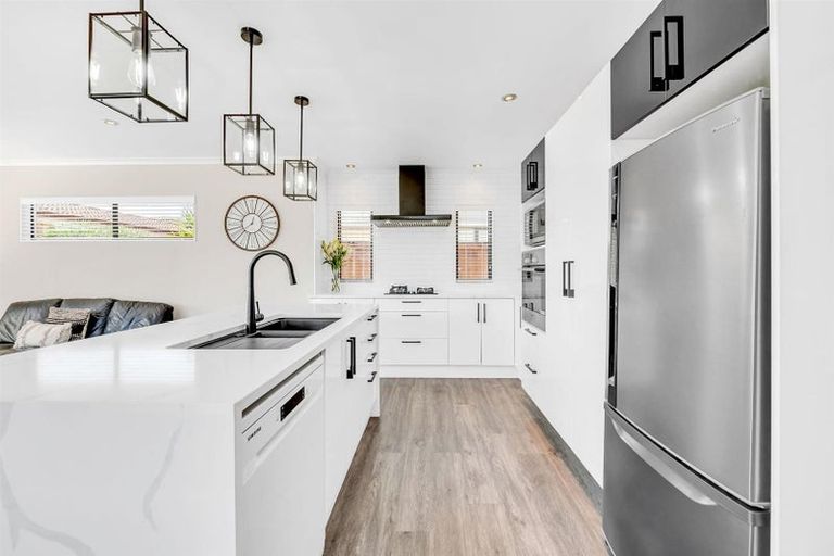 Photo of property in 14 Heidi Crescent, Flat Bush, Auckland, 2016