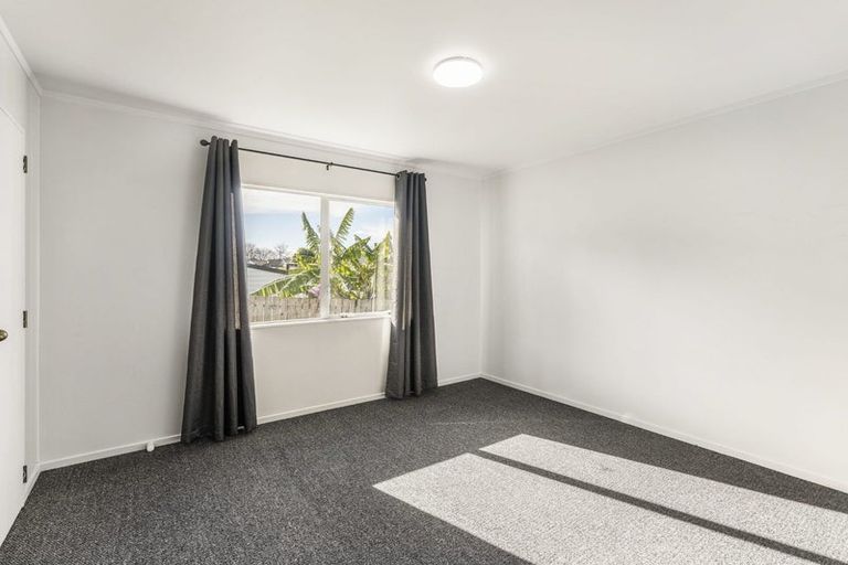 Photo of property in 1/75 Etherton Drive, Weymouth, Auckland, 2103