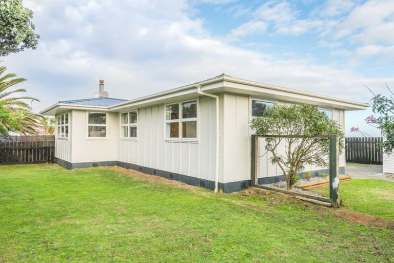 Photo of property in 56 Lee Street, Castlecliff, Whanganui, 4501