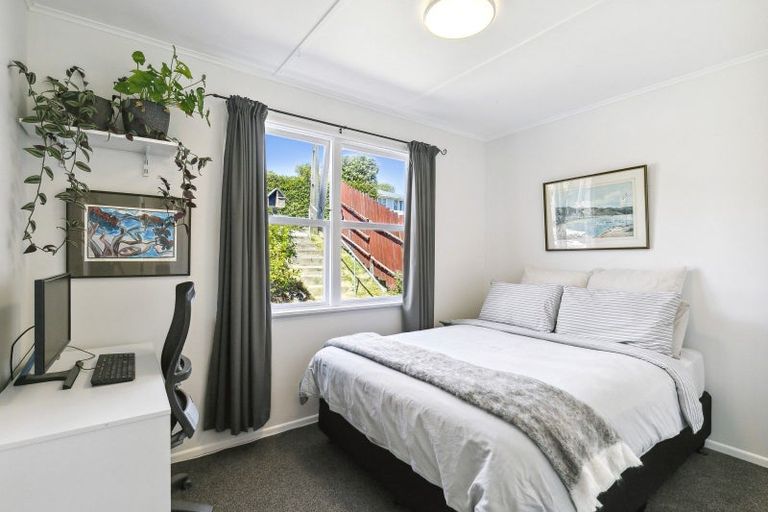 Photo of property in 23 Lynda Avenue, Paparangi, Wellington, 6037