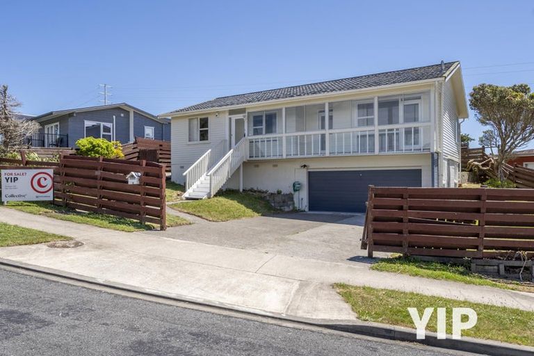 Photo of property in 10 Edgecombe Street, Newlands, Wellington, 6037