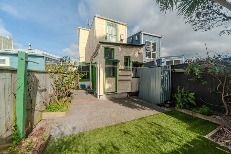 Photo of property in 24 Luxford Street, Berhampore, Wellington, 6023