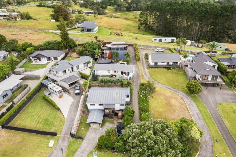 Photo of property in 2/32 Hand Road, Helensville, 0800