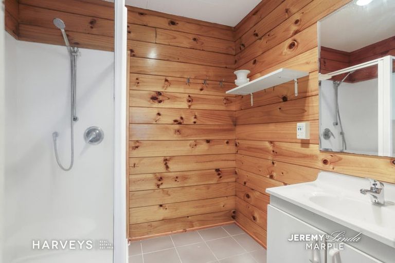 Photo of property in 12 Highland Avenue, Titirangi, Auckland, 0604