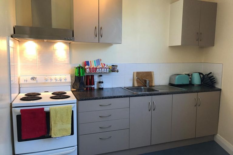 Photo of property in 140 Tasman Street, Mount Cook, Wellington, 6021