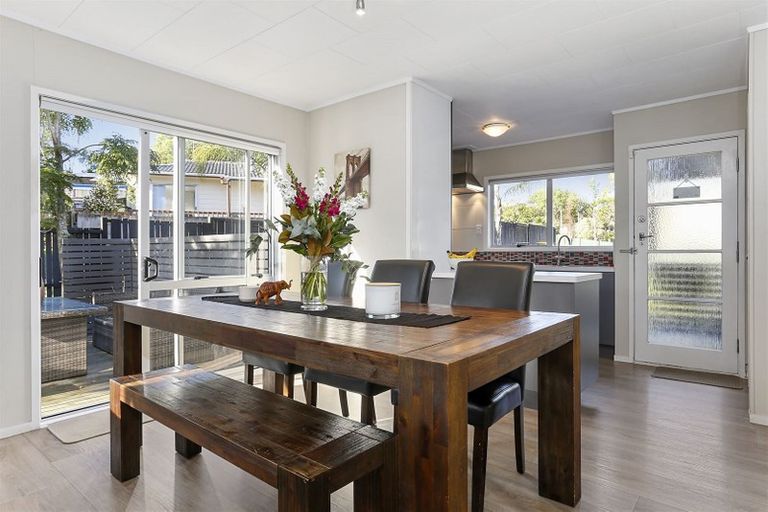 Photo of property in 13 Glenbury Place, Massey, Auckland, 0614