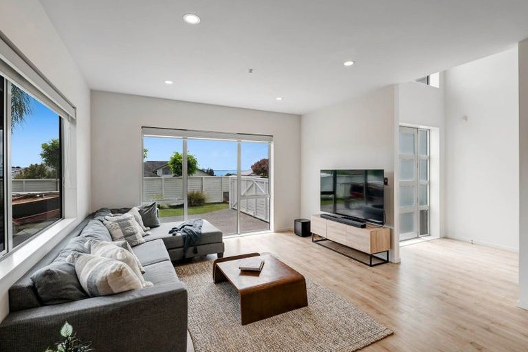 Photo of property in 9 Ruth Craig Place, Stanmore Bay, Whangaparaoa, 0932