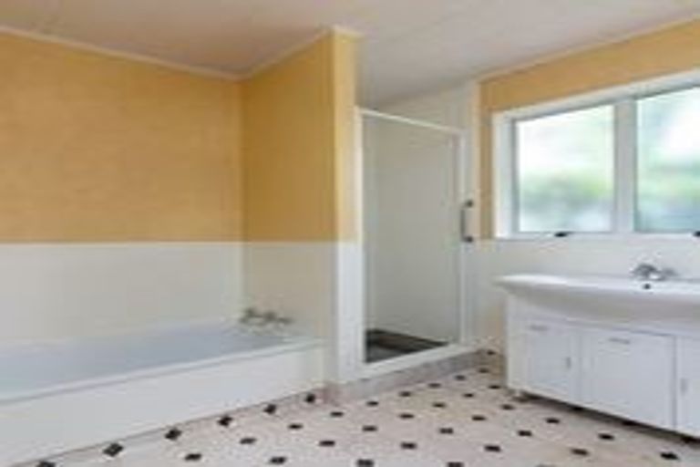 Photo of property in 15a Reading Street, Greytown, 5712