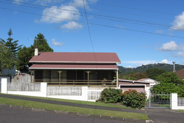 Photo of property in 64 Savoy Road, Glen Eden, Auckland, 0602