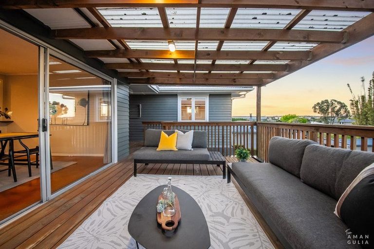 Photo of property in 27 Amberley Avenue, Te Atatu South, Auckland, 0610