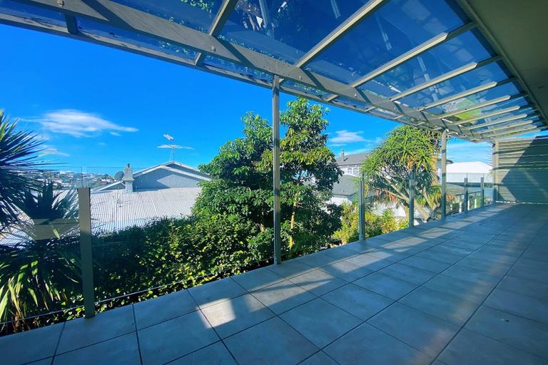 Photo of property in 1/28 Rangitoto Terrace, Milford, Auckland, 0620