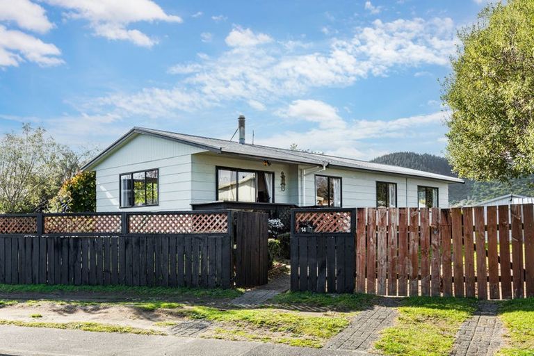 Photo of property in 14 Pukeko Street, Paraparaumu, 5032