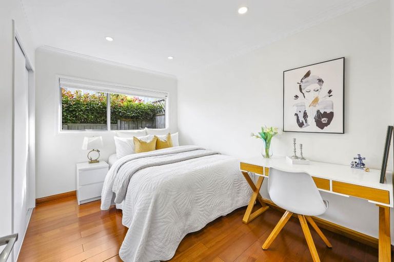 Photo of property in 1/5 Colmar Road, Mellons Bay, Auckland, 2014
