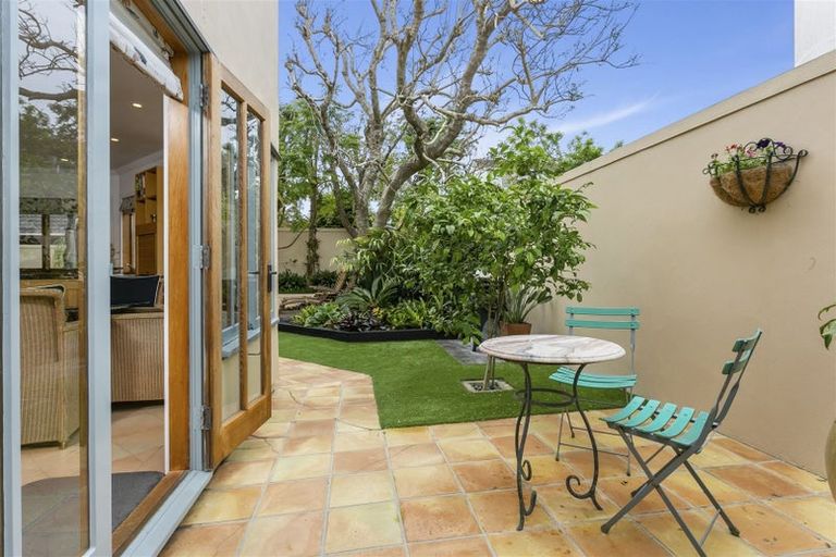 Photo of property in 1/15 Sylvan Park Avenue, Milford, Auckland, 0620