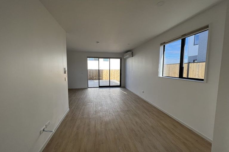 Photo of property in 8 Ocean Breeze Avenue, Hobsonville, Auckland, 0616